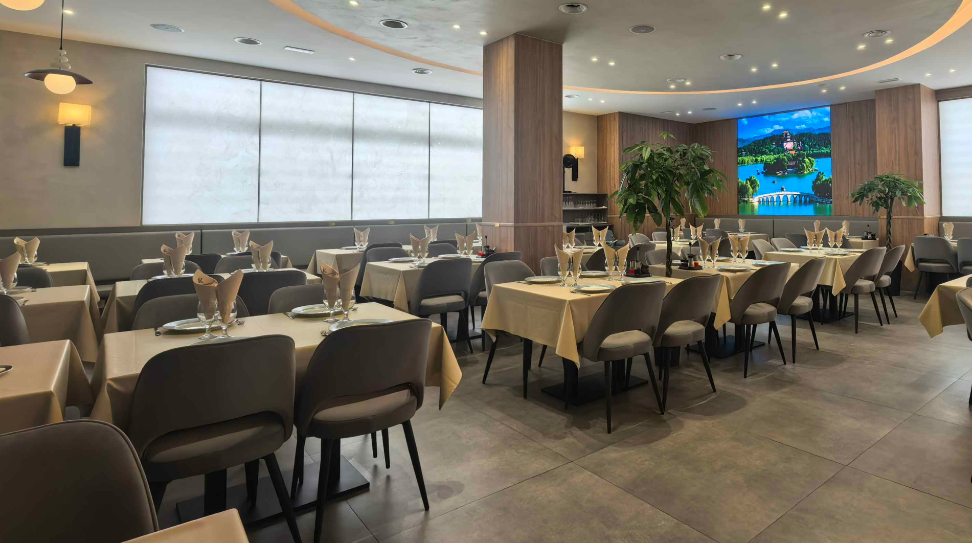 Salón del restaurante chino y sushi TaHaoMen en Mollet del Vallès